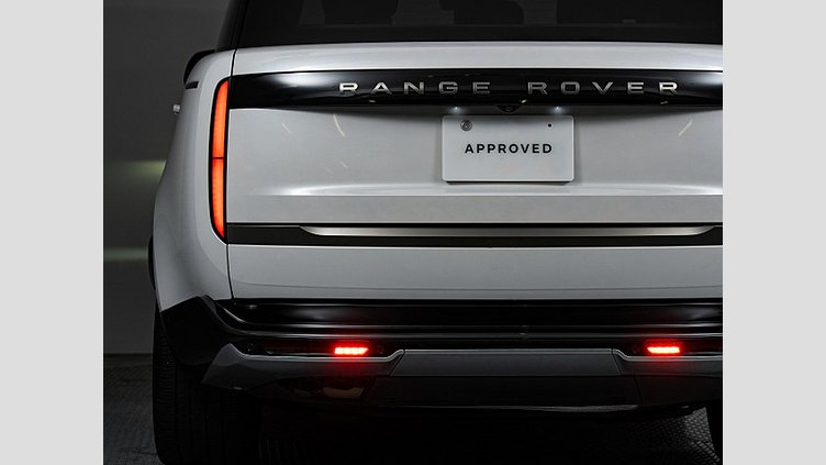 2024 認定中古車 Land Rover Range Rover オストゥーニパールホワイト（お取り扱いの有無については正規ディーラーにお問い合わせください） D300 AWD MHEV（AT） スタンダードホイールベース HSE