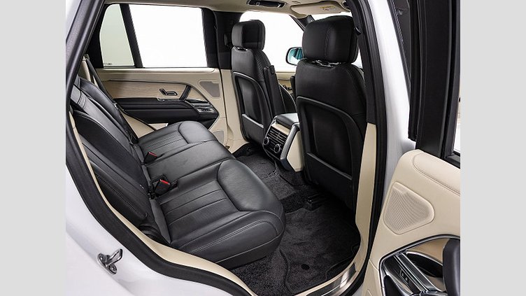 2024 認定中古車 Land Rover Range Rover オストゥーニパールホワイト（お取り扱いの有無については正規ディーラーにお問い合わせください） D300 AWD MHEV（AT） スタンダードホイールベース HSE
