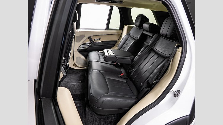 2024 認定中古車 Land Rover Range Rover オストゥーニパールホワイト（お取り扱いの有無については正規ディーラーにお問い合わせください） D300 AWD MHEV（AT） スタンダードホイールベース HSE