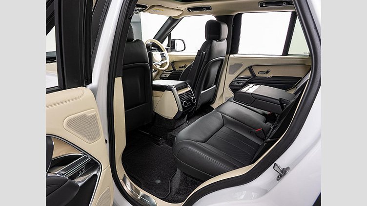 2024 認定中古車 Land Rover Range Rover オストゥーニパールホワイト（お取り扱いの有無については正規ディーラーにお問い合わせください） D300 AWD MHEV（AT） スタンダードホイールベース HSE