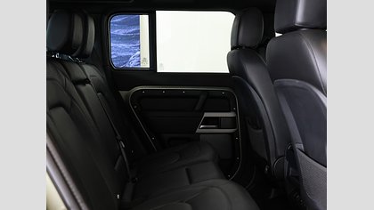 Defender 110 6
