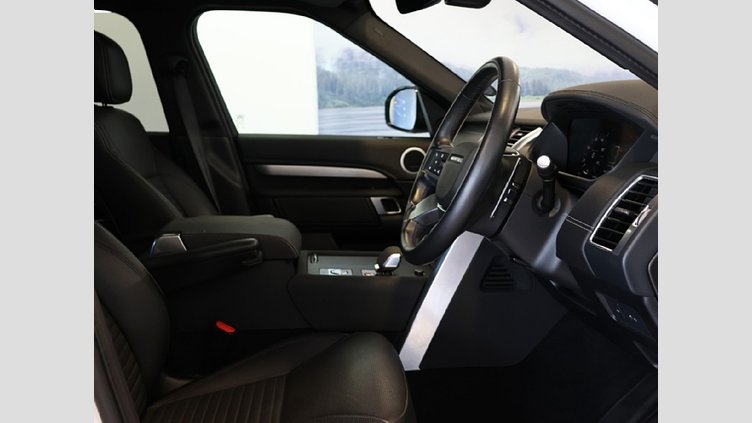 2023 Approved Land Rover Discovery Fuji White Balance of 5 Year/100 000 km's Maintenance plan from inception date.

Experience the pinnacle of versatility with this 2023 Land Rover Discovery P360 SE R-Dynamic. This vehicle perfectly balances world-class off-road capability 2023 Land Rover Discovery 3.0i SE R-Dynamic (P360)