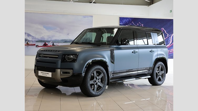 2022 New Land Rover Defender 110 Tamar Blue Balance of 5 Year/100 000 km's Maintenance plan from inception date
**FULL BRAND NEW MATT WRAP***
2022 Defender 110 D300 SE X-Dynamic. A rare find in this condition, combining the 221kW/650Nm heavy-duty diesel engine with a luxury-focused SE interior. 2022 Land Rover Defender 110 D300 SE X-Dynamic (221KW)