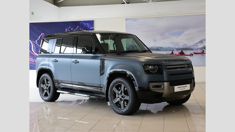 2022 New Land Rover Defender 110 Tamar Blue Balance of 5 Year/100 000 km's Maintenance plan from inception date
**FULL BRAND NEW MATT WRAP***
2022 Defender 110 D300 SE X-Dynamic. A rare find in this condition, combining the 221kW/650Nm heavy-duty diesel engine with a luxury-focused SE interior. 2022 Land Rover Defender 110 D300 SE X-Dynamic (221KW)