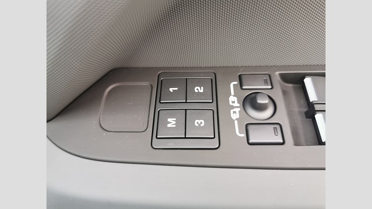 2024 認定中古車 Land Rover Defender 110 カルパチアングレイ P300 ガソリン X-Dynamic SE