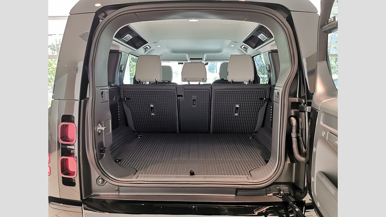 2024 認定中古車 Land Rover Defender 110 カルパチアングレイ P300 ガソリン X-Dynamic SE