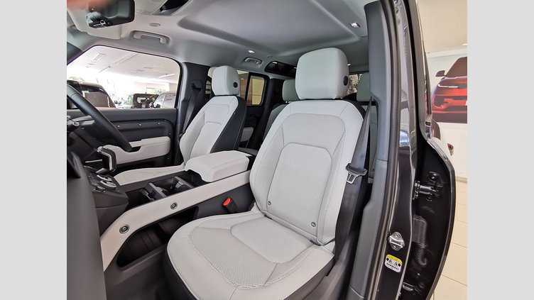 2024 認定中古車 Land Rover Defender 110 カルパチアングレイ P300 ガソリン X-Dynamic SE