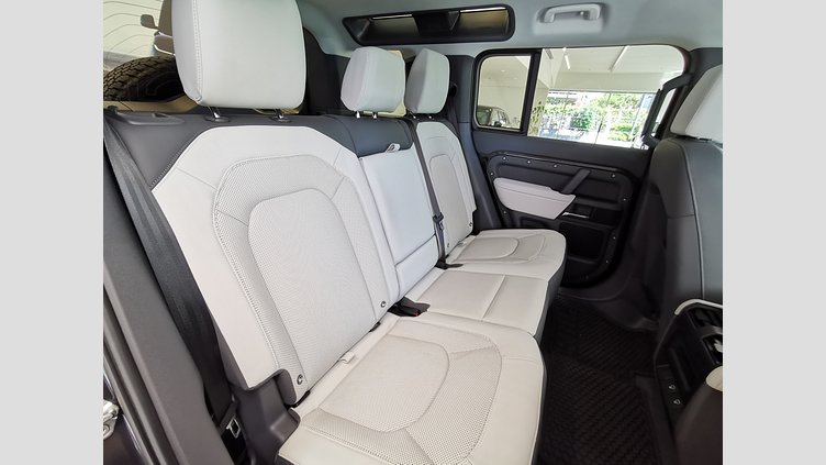 2024 認定中古車 Land Rover Defender 110 カルパチアングレイ P300 ガソリン X-Dynamic SE