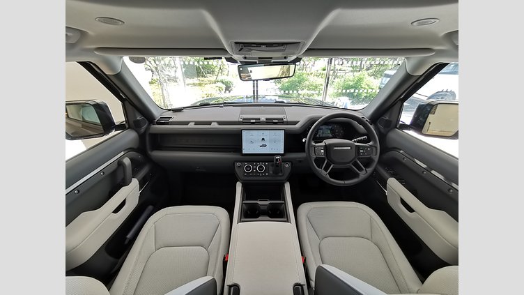 2024 認定中古車 Land Rover Defender 110 カルパチアングレイ P300 ガソリン X-Dynamic SE