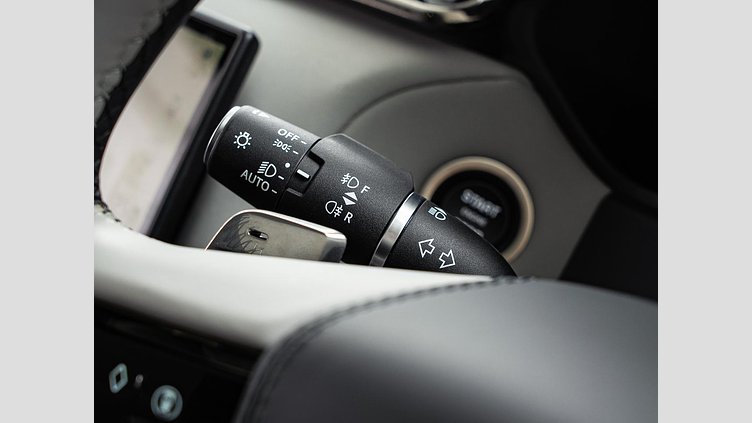 2024 認定中古車 Land Rover Range Rover Velar ハクバシルバー P400eプラグインハイブリッド（ガソリン） スタンダードホイールベース Dynamic SE