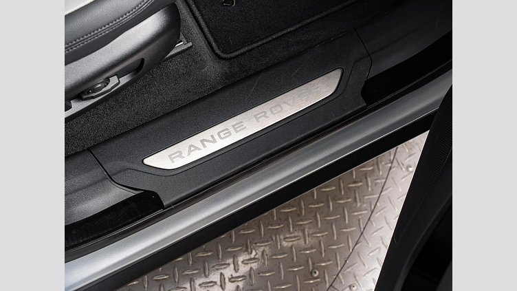 2024 認定中古車 Land Rover Range Rover Velar ハクバシルバー P400eプラグインハイブリッド（ガソリン） スタンダードホイールベース Dynamic SE