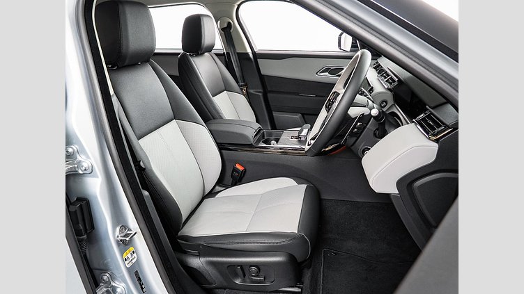 2024 認定中古車 Land Rover Range Rover Velar ハクバシルバー P400eプラグインハイブリッド（ガソリン） スタンダードホイールベース Dynamic SE