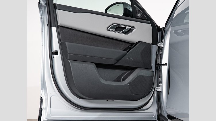 2024 認定中古車 Land Rover Range Rover Velar ハクバシルバー P400eプラグインハイブリッド（ガソリン） スタンダードホイールベース Dynamic SE
