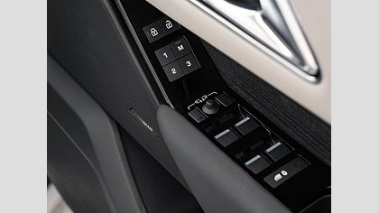 Range Rover Velar 25