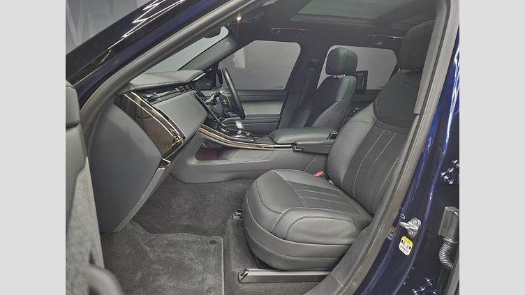 2023 Approved Land Rover Range Rover Sport Portofino Blue electric deployable tow bar
soft close doors
smash-and-grab protection
heated and ventilated electric seats with front memory
heated steering wheel
panoramic sliding sunroof
Meridian Sound System
rear media entertainment
wireless charging D350 Dynamic HSE