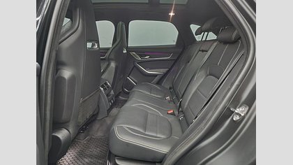 F-Pace 9