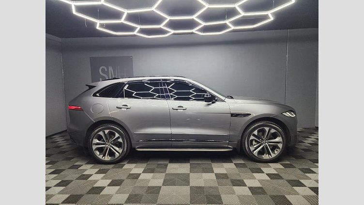 2025 Approved Jaguar F-Pace Eiger Grey Black Pack, delivering bold presence and dynamic performance. Luxury meets technology with the Fitted side steps, Convenience Pack, Comfort Pack, and Four-Zone Climate Control enhanced by Air Quality Sensor  D300 AWD R-Dynamic HSE