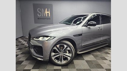 F-Pace 1