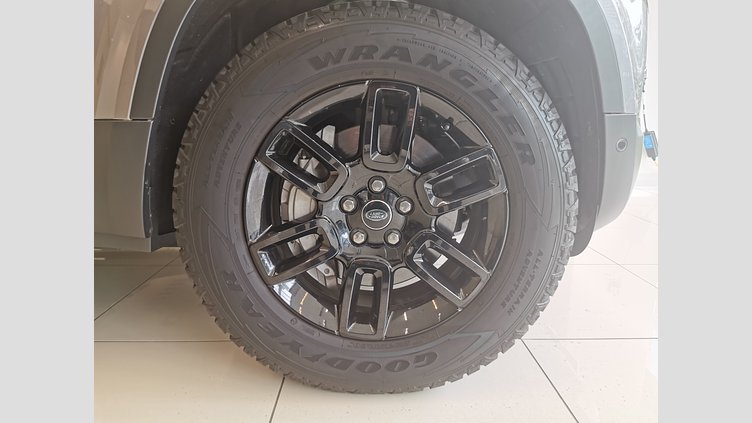 2023 認定中古車 Land Rover Defender 110 アイガーグレイ D300 AWD（AT） S