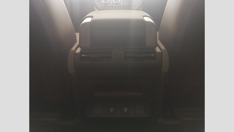 2023 認定中古車 Land Rover Defender 110 アイガーグレイ D300 AWD（AT） S