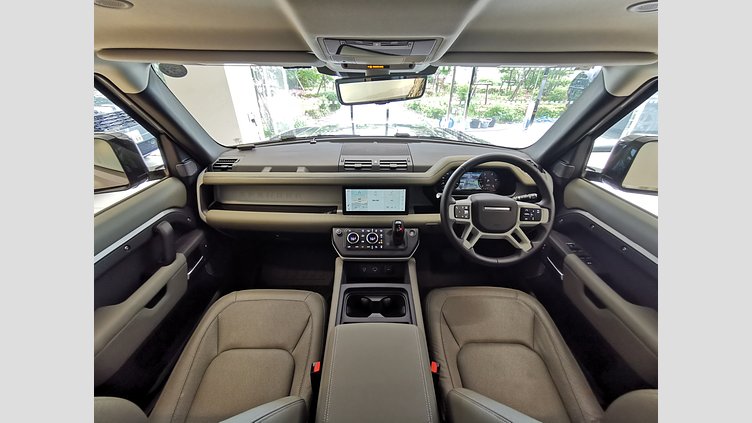 2023 認定中古車 Land Rover Defender 110 アイガーグレイ D300 AWD（AT） S
