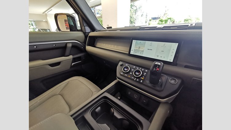 2023 認定中古車 Land Rover Defender 110 アイガーグレイ D300 AWD（AT） S