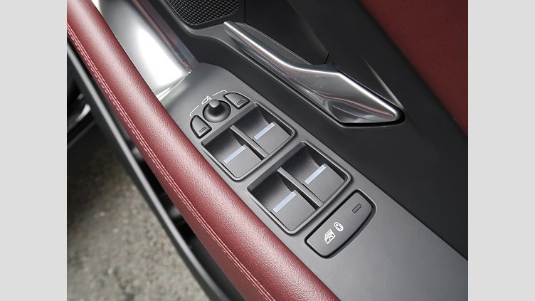 2023 認定中古車 Jaguar E-Pace サントリーニブラック P250 AWD（オートマチック） R-DYNAMIC SE