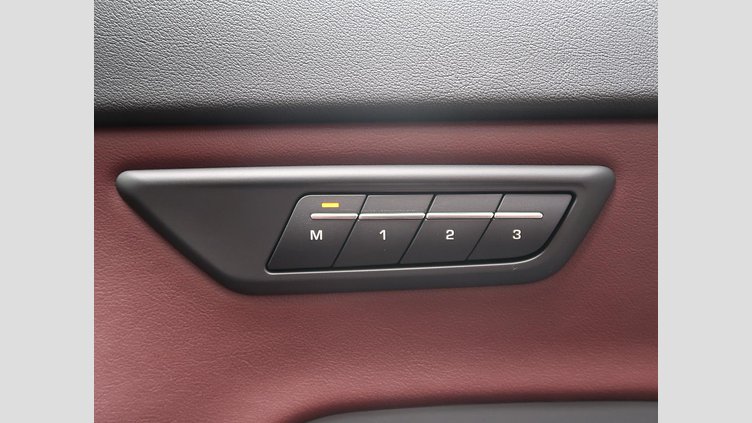 2023 認定中古車 Jaguar E-Pace サントリーニブラック P250 AWD（オートマチック） R-DYNAMIC SE