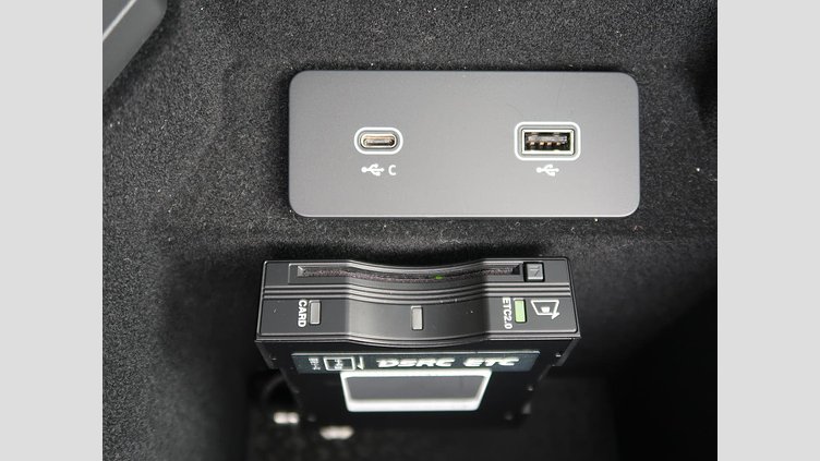 2023 認定中古車 Jaguar E-Pace サントリーニブラック P250 AWD（オートマチック） R-DYNAMIC SE