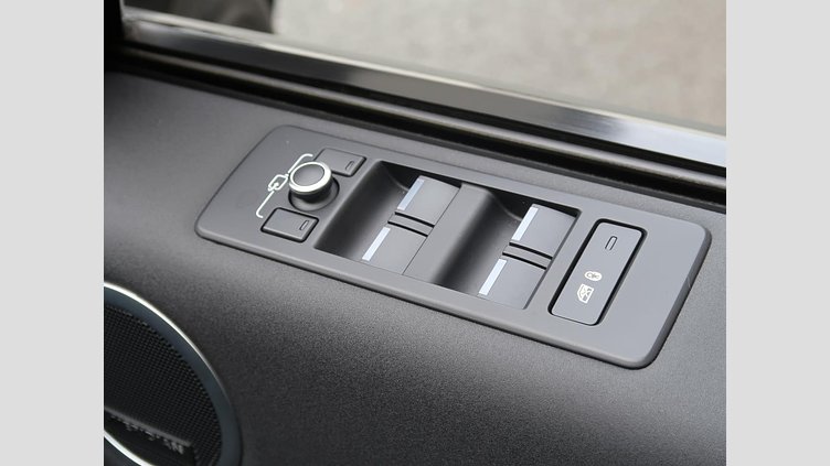 2018 認定中古車 Land Rover Discovery Santorini Black 3.0 V6 Dsl Mono Turbo Std Flow HSE