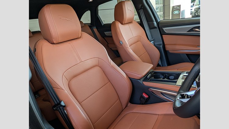 2024 認定中古車 Jaguar F-Pace フジホワイト P250 AWD（オートマチック） R-DYNAMIC SE