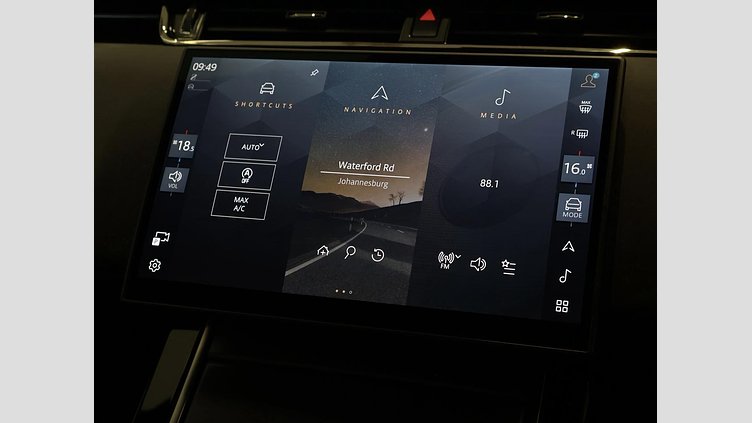 2025 Approved Land Rover Range Rover Evoque Fuji White D200 D200 R-Dynamic SE
