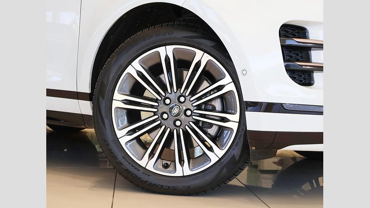 2025 Approved Land Rover Range Rover Evoque Fuji White D200 D200 R-Dynamic SE