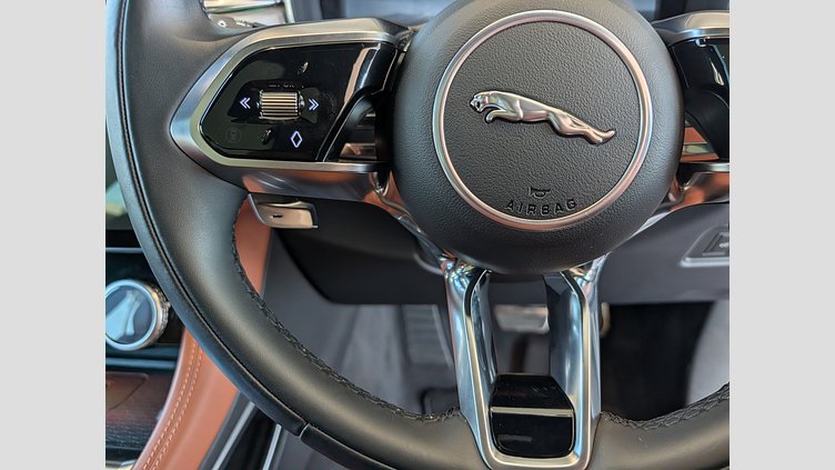 2024 認定中古車 Jaguar F-Pace フジホワイト P250 AWD（オートマチック） R-DYNAMIC SE