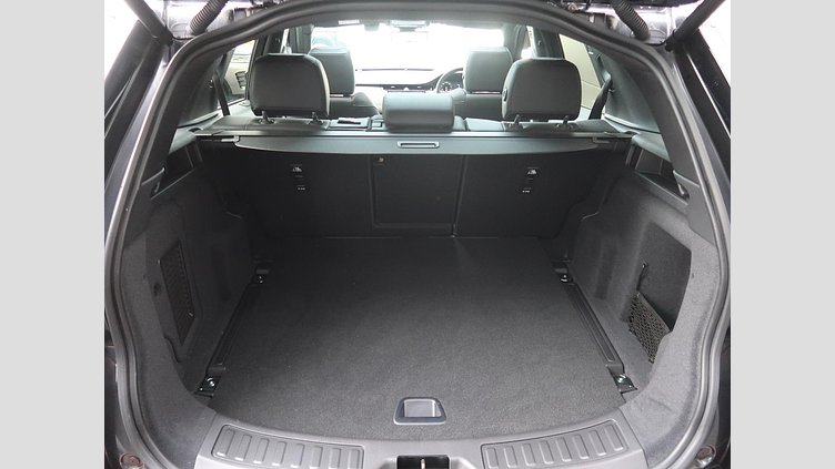 2024 認定中古車 Land Rover Discovery Sport カルパチアングレイ プラグインハイブリッド（ガソリン） 標準ホイール Dynamic HSE