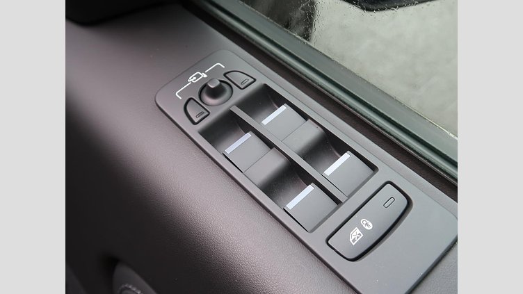2024 認定中古車 Land Rover Discovery Sport カルパチアングレイ プラグインハイブリッド（ガソリン） 標準ホイール Dynamic HSE