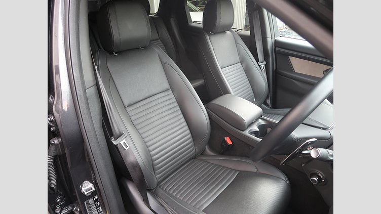 2024 認定中古車 Land Rover Discovery Sport カルパチアングレイ プラグインハイブリッド（ガソリン） 標準ホイール Dynamic HSE