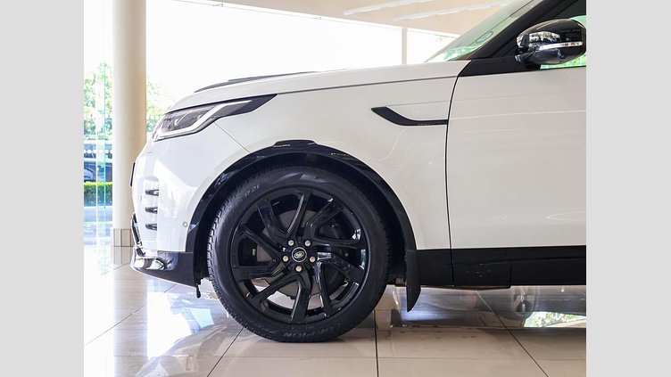 2024 Approved Land Rover Discovery Fuji White D350 D350 Dynamic SE