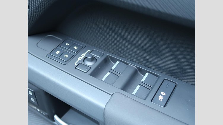 2023 認定中古車 Land Rover Defender 110 カルパチアングレイ D300 AWD（AT） X-DYNAMIC SE