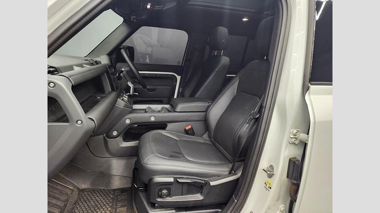 2025 Approved Land Rover Defender 110 Fuji White Experience iconic design blended with modern luxury in this 2025 Defender 110 D250 S County Edition, finished in Fuji White with Tasman Blue contrast roof. This Defender is exceptionally well specified and presents in outstanding condition. D250 S County