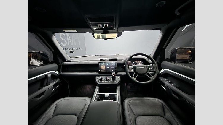 2025 Approved Land Rover Defender 110 Fuji White Experience iconic design blended with modern luxury in this 2025 Defender 110 D250 S County Edition, finished in Fuji White with Tasman Blue contrast roof. This Defender is exceptionally well specified and presents in outstanding condition. D250 S County