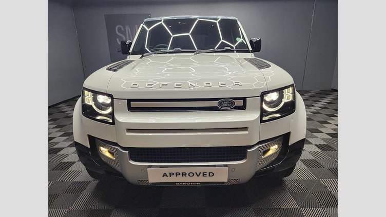 2025 Approved Land Rover Defender 110 Fuji White Experience iconic design blended with modern luxury in this 2025 Defender 110 D250 S County Edition, finished in Fuji White with Tasman Blue contrast roof. This Defender is exceptionally well specified and presents in outstanding condition. D250 S County