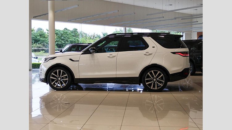 2022 Approved Land Rover Discovery Fuji White D300 D300 R-Dynamic SE