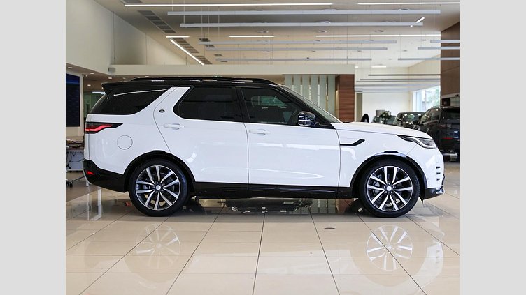 2022 Approved Land Rover Discovery Fuji White D300 D300 R-Dynamic SE