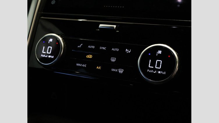 2022 Approved Land Rover Discovery Fuji White D300 D300 R-Dynamic SE
