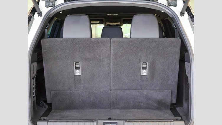 2022 Approved Land Rover Discovery Fuji White D300 D300 R-Dynamic SE