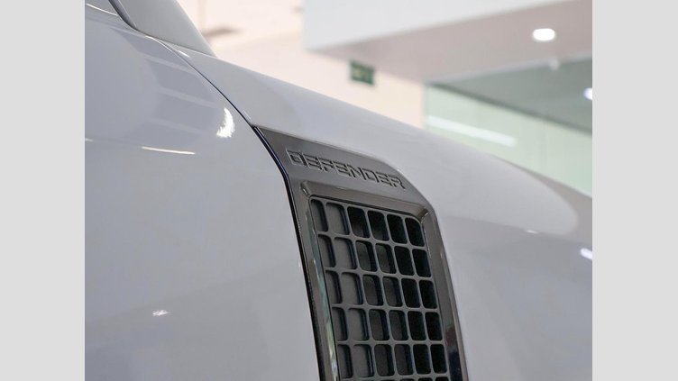 2025 Approved Land Rover Defender 110 Fuji White D350 D350 X-Dynamic HSE