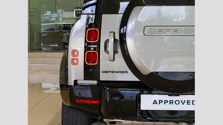 2024 Approved Land Rover Defender 110 Silicon Silver D300 D300 X-Dynamic HSE