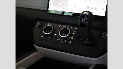 Defender 110 13