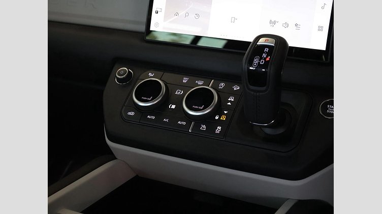 2025 Approved Land Rover Defender 110 Fuji White D350 D350 X-Dynamic HSE